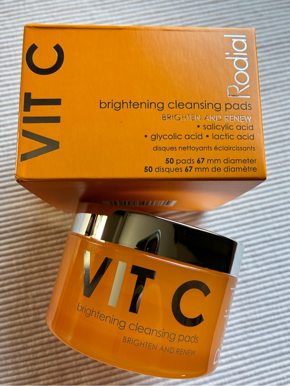 RODIAL VIT C BRIGHTENING CLEANSING PADS
50 Pads